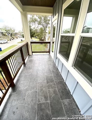 Listing photo id 13 for 427 Natalen  