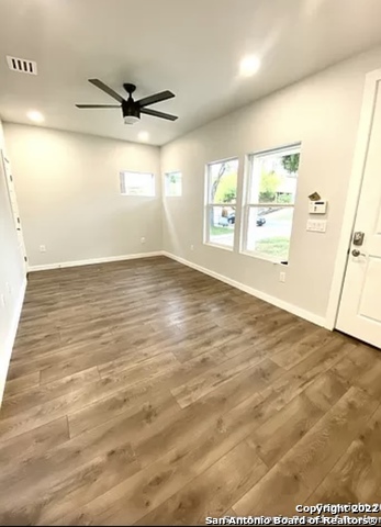 Listing photo id 1 for 427 Natalen  