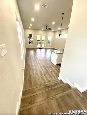 Listing photo id 3 for 427 Natalen  