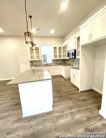 Listing photo id 5 for 427 Natalen  