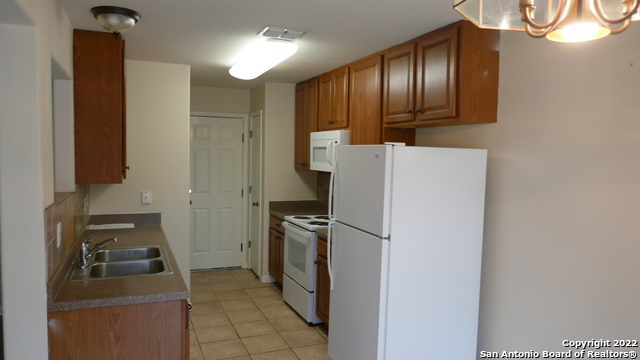 Listing photo id 2 for 6004 Grass Hill
