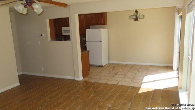 Listing photo id 4 for 6004 Grass Hill
