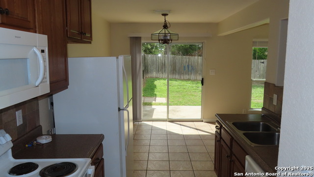Listing photo id 7 for 6004 Grass Hill