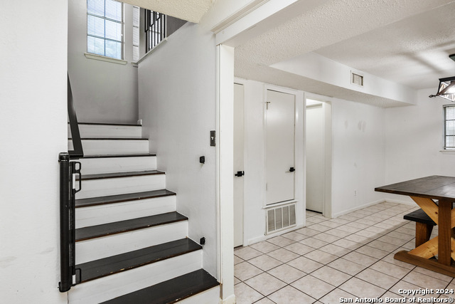 Listing photo id 16 for 212 San Saba