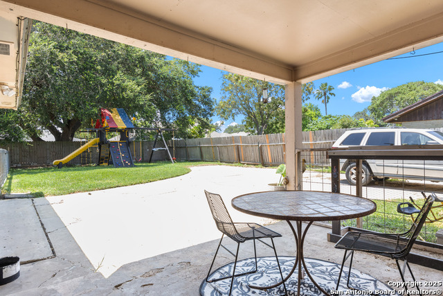 Listing photo id 26 for 212 San Saba