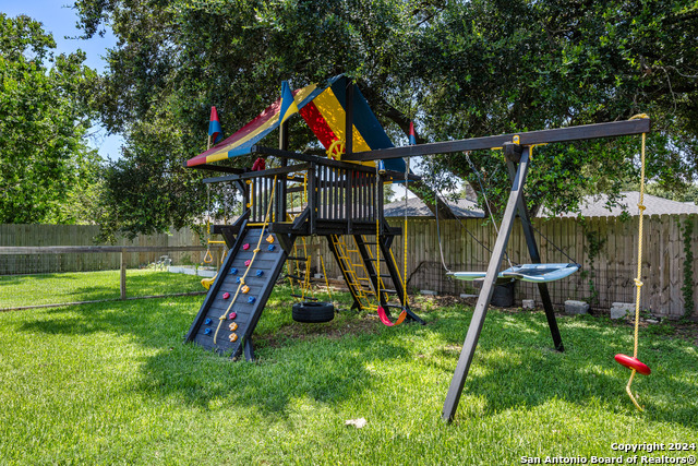 Listing photo id 30 for 212 San Saba