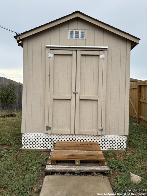 Image 31 of 43 For 556 Perch Mdw