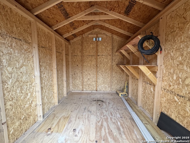 Image 32 of 43 For 556 Perch Mdw