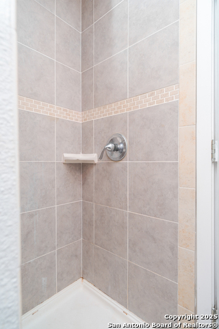 Image 10 of 21 For 434 Buckingham Ave  3