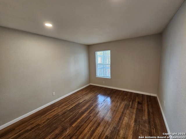Image 2 of 11 For 1305 Mulberry Ave  19