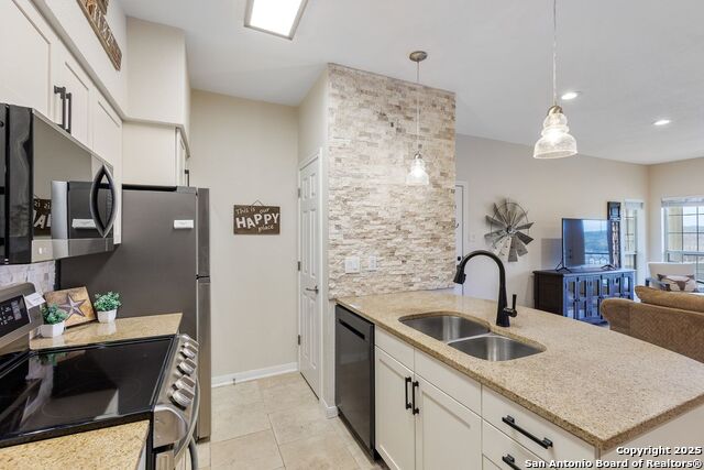 Listing photo id 9 for 3404 American  Apt 1201