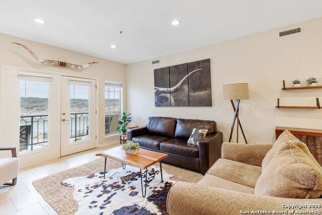 Listing photo id 5 for 3404 American  Apt 1201