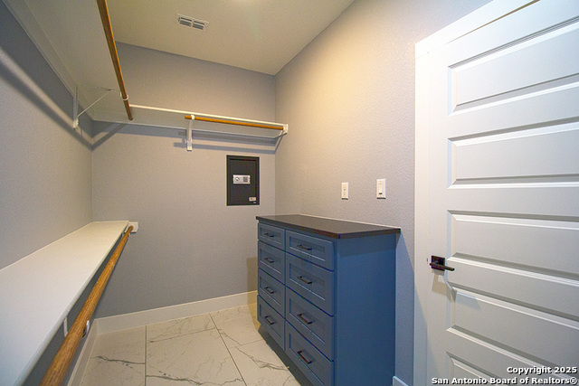 Listing photo id 11 for 792 Lake Valley