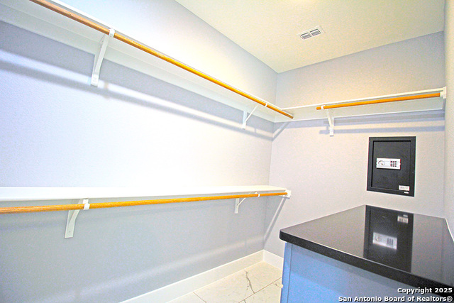 Listing photo id 12 for 792 Lake Valley