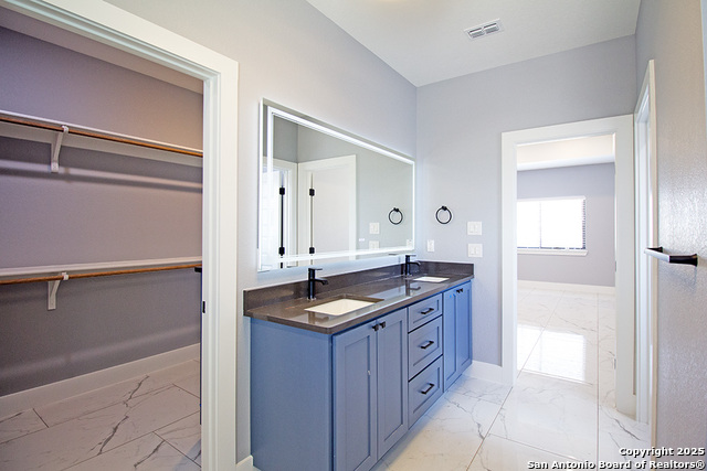 Listing photo id 14 for 792 Lake Valley