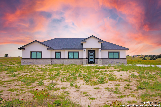 Listing photo id 0 for 792 Lake Valley
