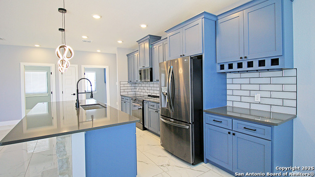 Listing photo id 24 for 792 Lake Valley