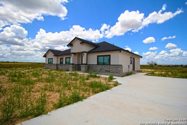 Listing photo id 2 for 792 Lake Valley