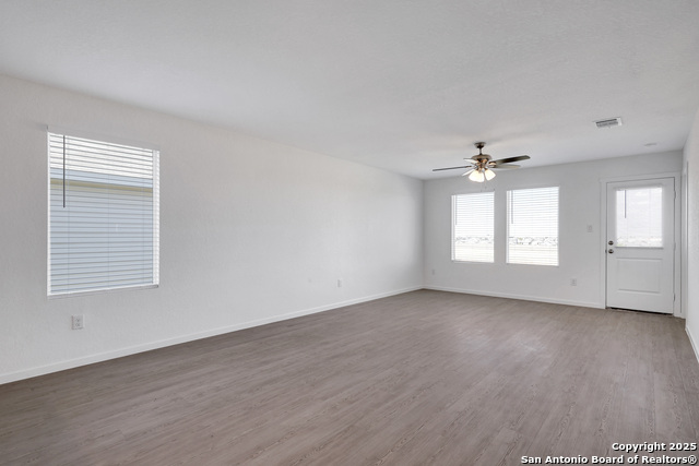 Listing photo id 8 for 3409 Hilts Trail