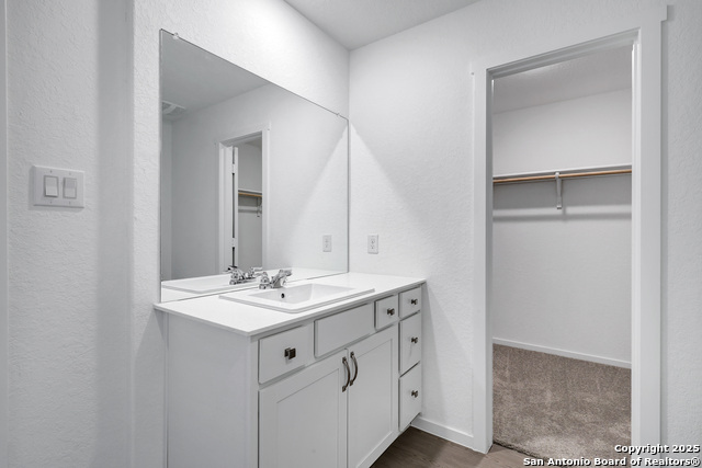 Listing photo id 15 for 3409 Hilts Trail