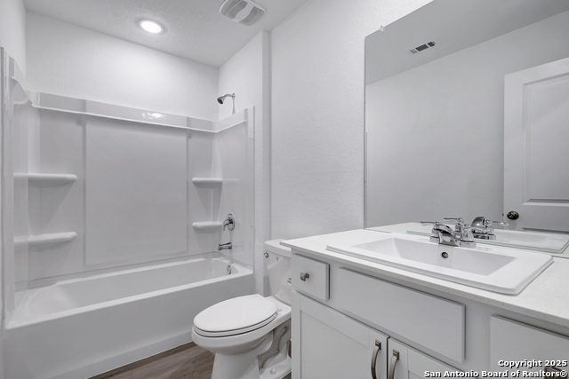Listing photo id 19 for 3409 Hilts Trail