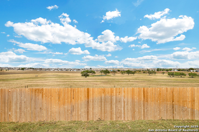 Listing photo id 24 for 3409 Hilts Trail