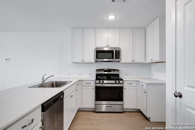 Listing photo id 3 for 3409 Hilts Trail