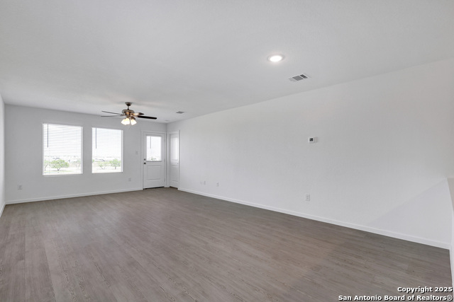 Listing photo id 6 for 3409 Hilts Trail