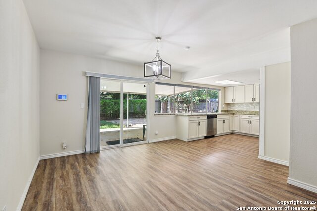 Image 15 of 41 For 6630 Spring Hollow