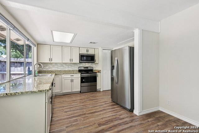 Image 17 of 41 For 6630 Spring Hollow