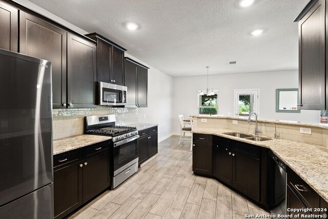 Listing photo id 9 for 10410 Pecan Crst