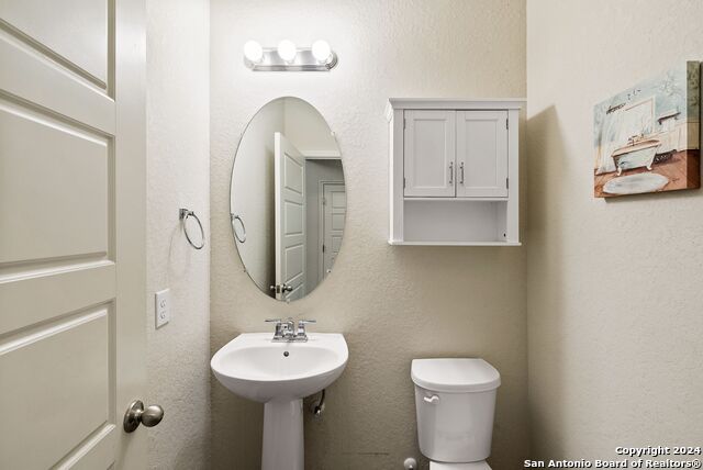 Listing photo id 12 for 10410 Pecan Crst