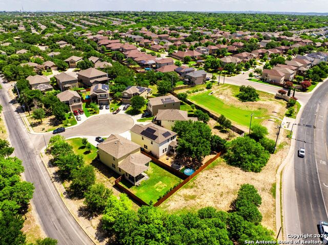 Listing photo id 39 for 10410 Pecan Crst