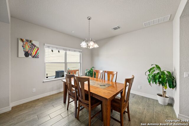 Listing photo id 5 for 10410 Pecan Crst