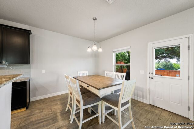 Listing photo id 6 for 10410 Pecan Crst