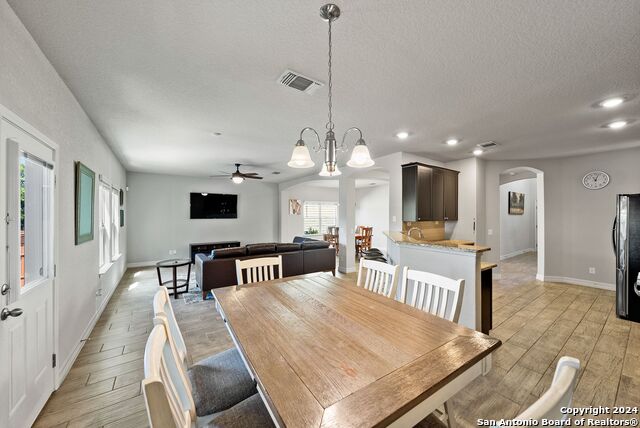 Listing photo id 7 for 10410 Pecan Crst