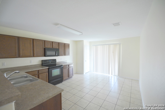 Image 5 of 17 For 3806 Flyer Vista