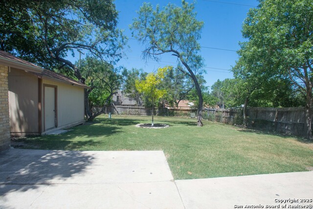 Image 24 of 28 For 7103 Forest Mont