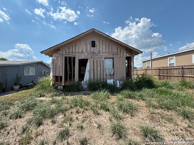 Listing photo id 4 for 1708 Hackberry St