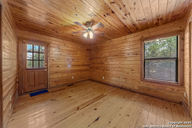 Image 19 of 30 For 1466 Bonnyview