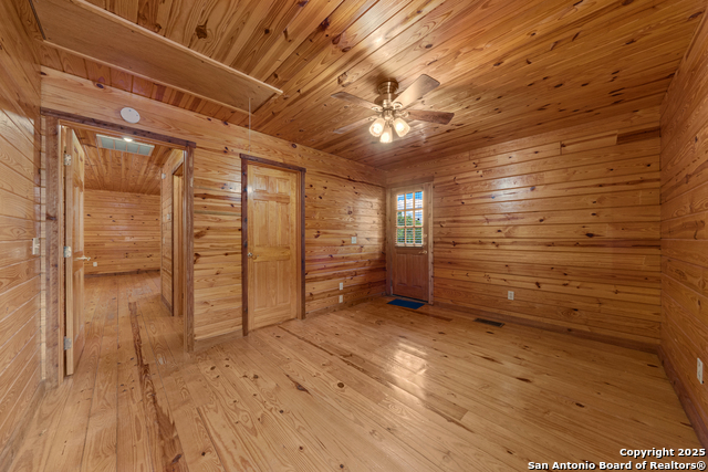 Image 20 of 30 For 1466 Bonnyview