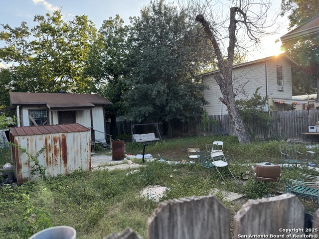 Image 3 of 11 For 318 Devine St