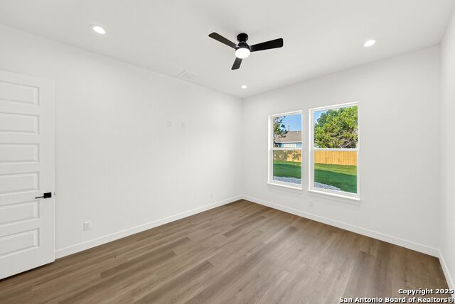 Image 16 of 40 For 1053 Live Oak Dr