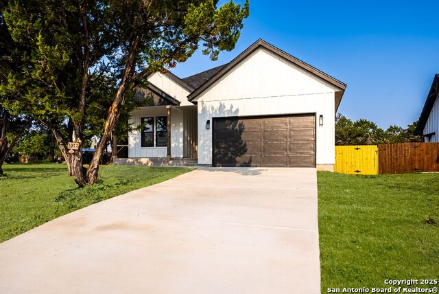 Image 2 of 40 For 1053 Live Oak Dr