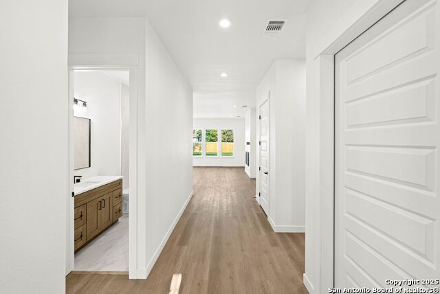 Image 5 of 40 For 1053 Live Oak Dr