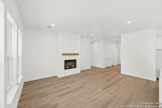 Image 8 of 40 For 1053 Live Oak Dr