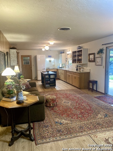 Image 13 of 26 For 740 Skylane Dr S