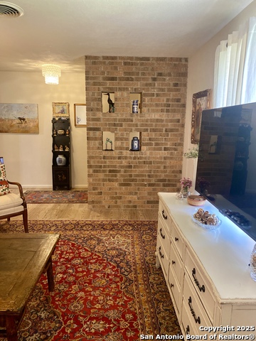 Image 4 of 26 For 740 Skylane Dr S