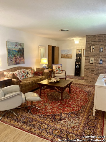 Image 5 of 26 For 740 Skylane Dr S