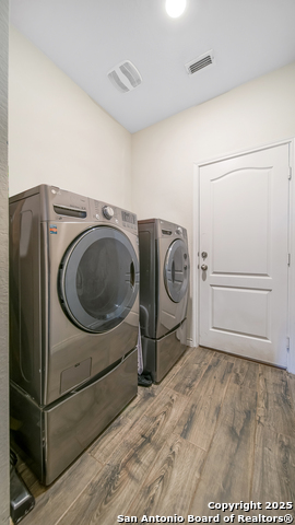 Image 9 of 27 For 350 Colonial